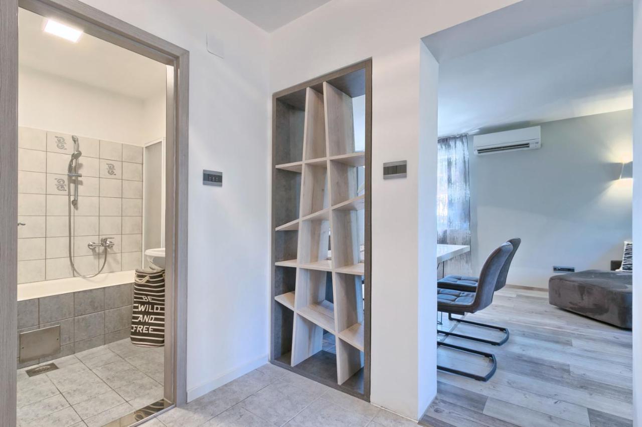 Modern Oasis Apartment Pula Exterior photo