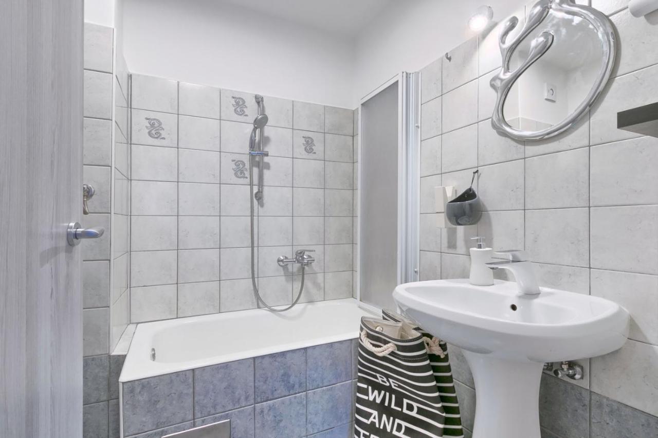Modern Oasis Apartment Pula Exterior photo
