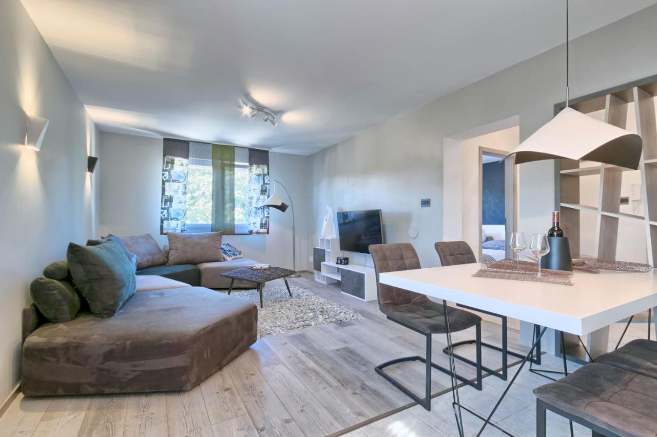 Modern Oasis Apartment Pula Exterior photo
