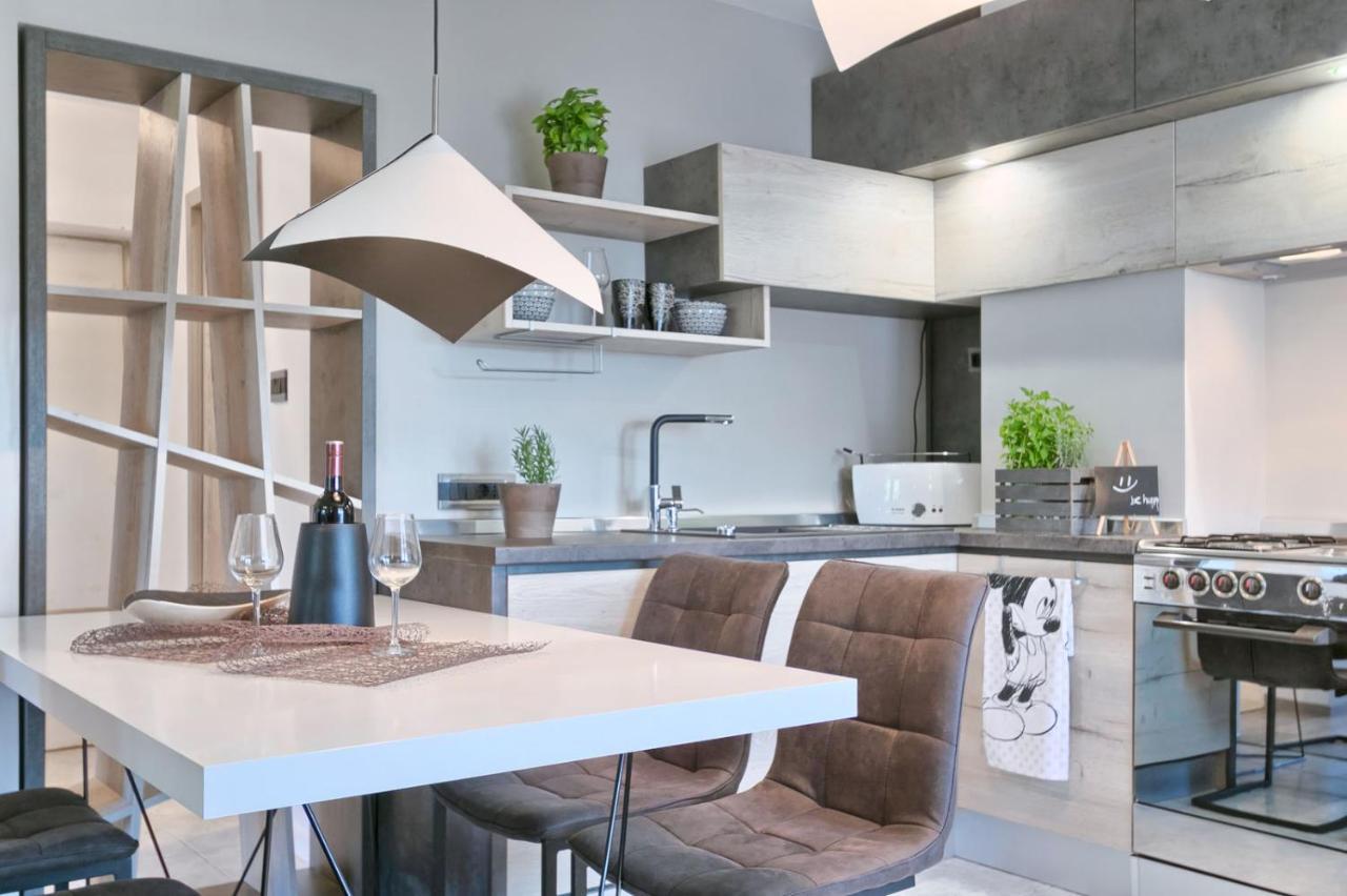 Modern Oasis Apartment Pula Exterior photo