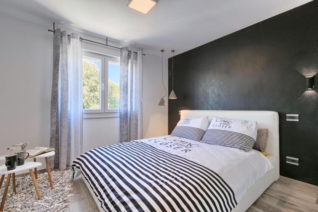 Modern Oasis Apartment Pula Exterior photo