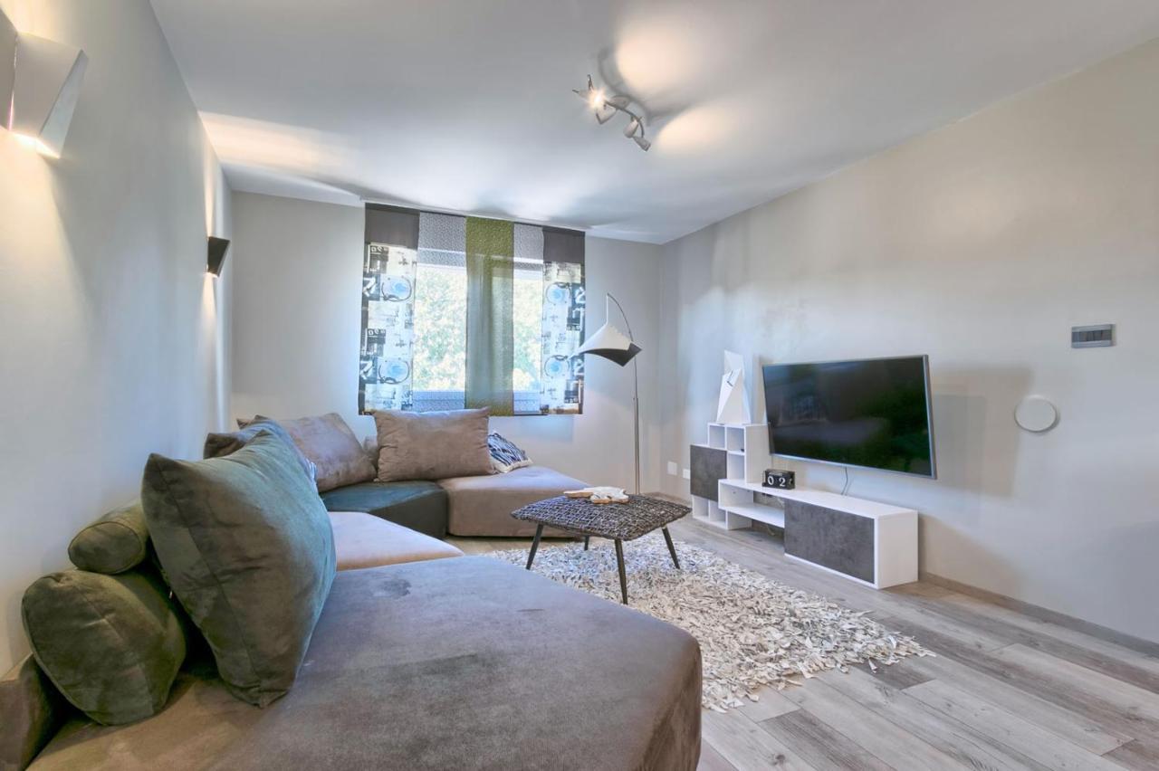 Modern Oasis Apartment Pula Exterior photo