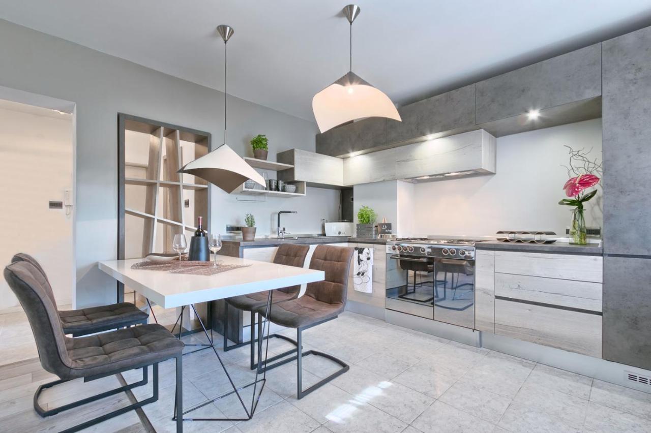 Modern Oasis Apartment Pula Exterior photo