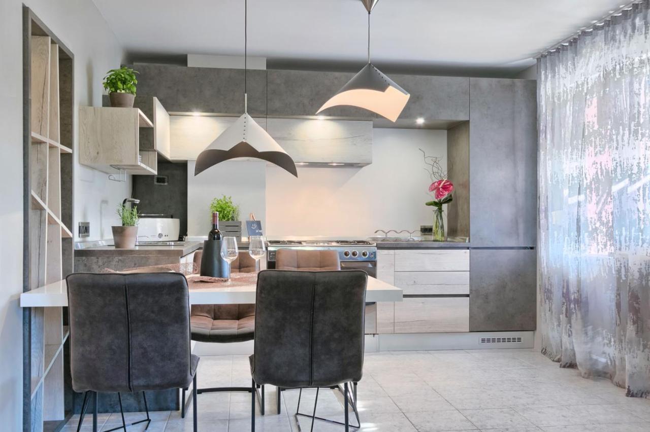 Modern Oasis Apartment Pula Exterior photo