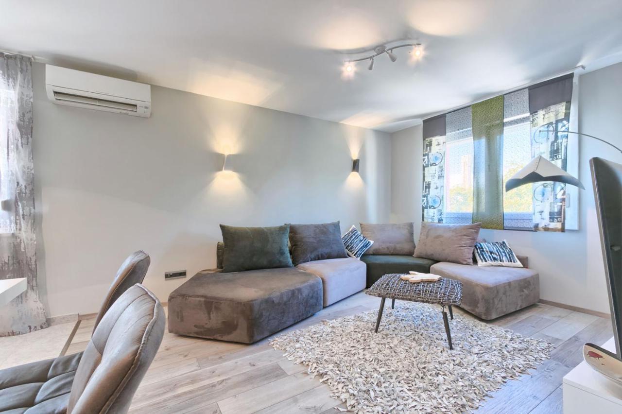 Modern Oasis Apartment Pula Exterior photo