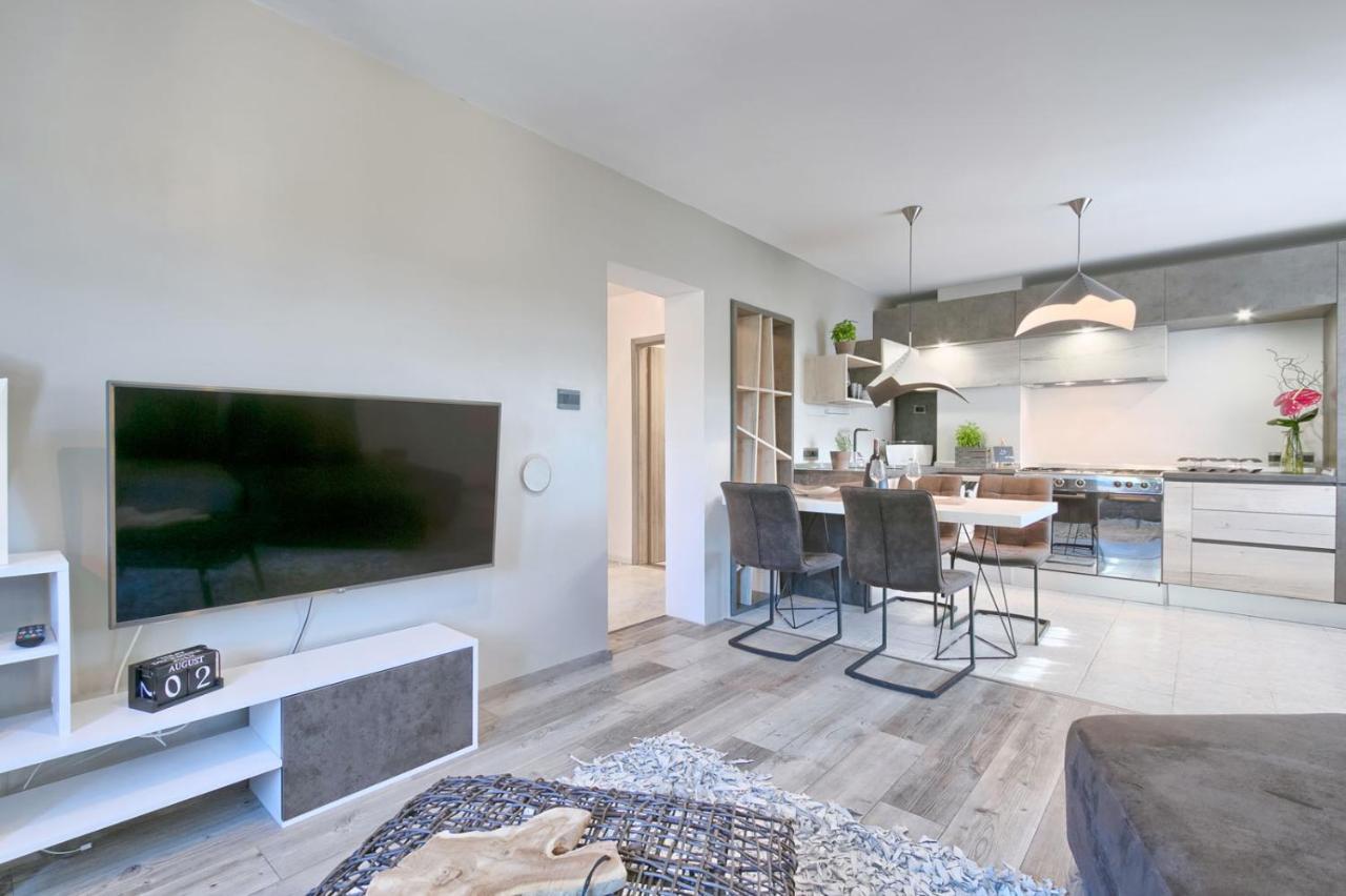 Modern Oasis Apartment Pula Exterior photo