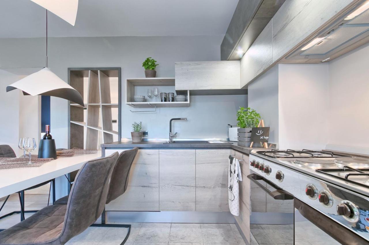 Modern Oasis Apartment Pula Exterior photo